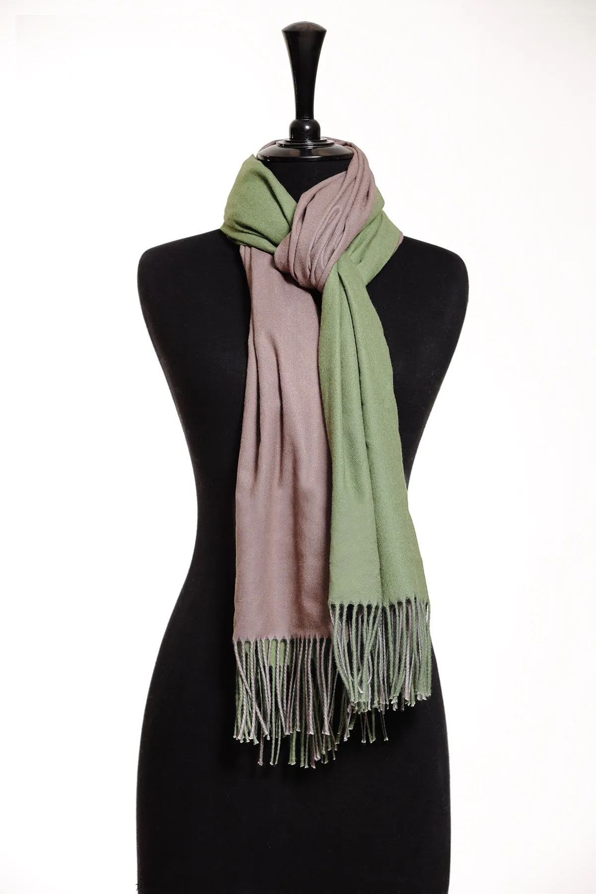 428582109-Women Shawl-W22