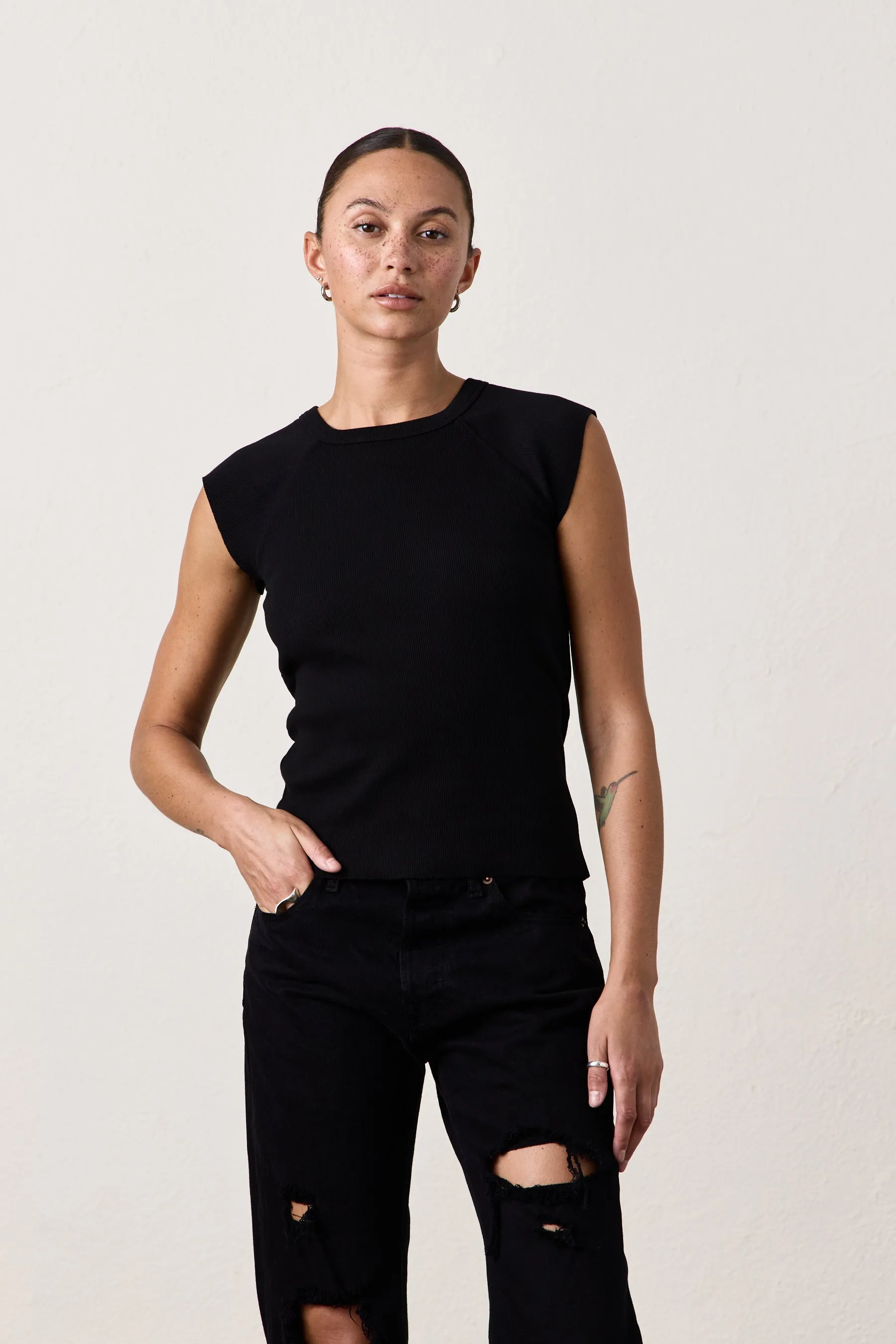 CHLOE FITTED RIB TEE / BLACK