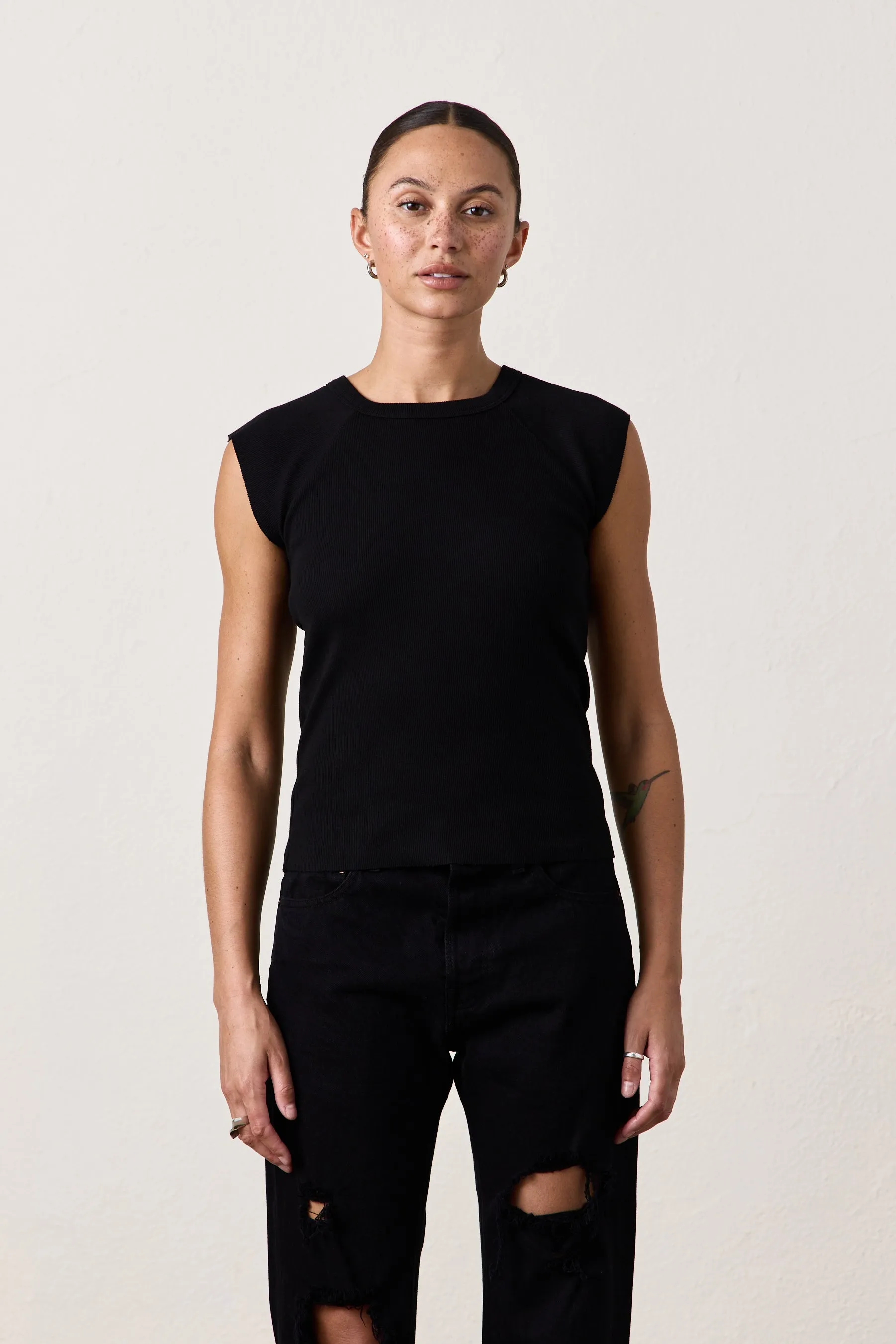 CHLOE FITTED RIB TEE / BLACK