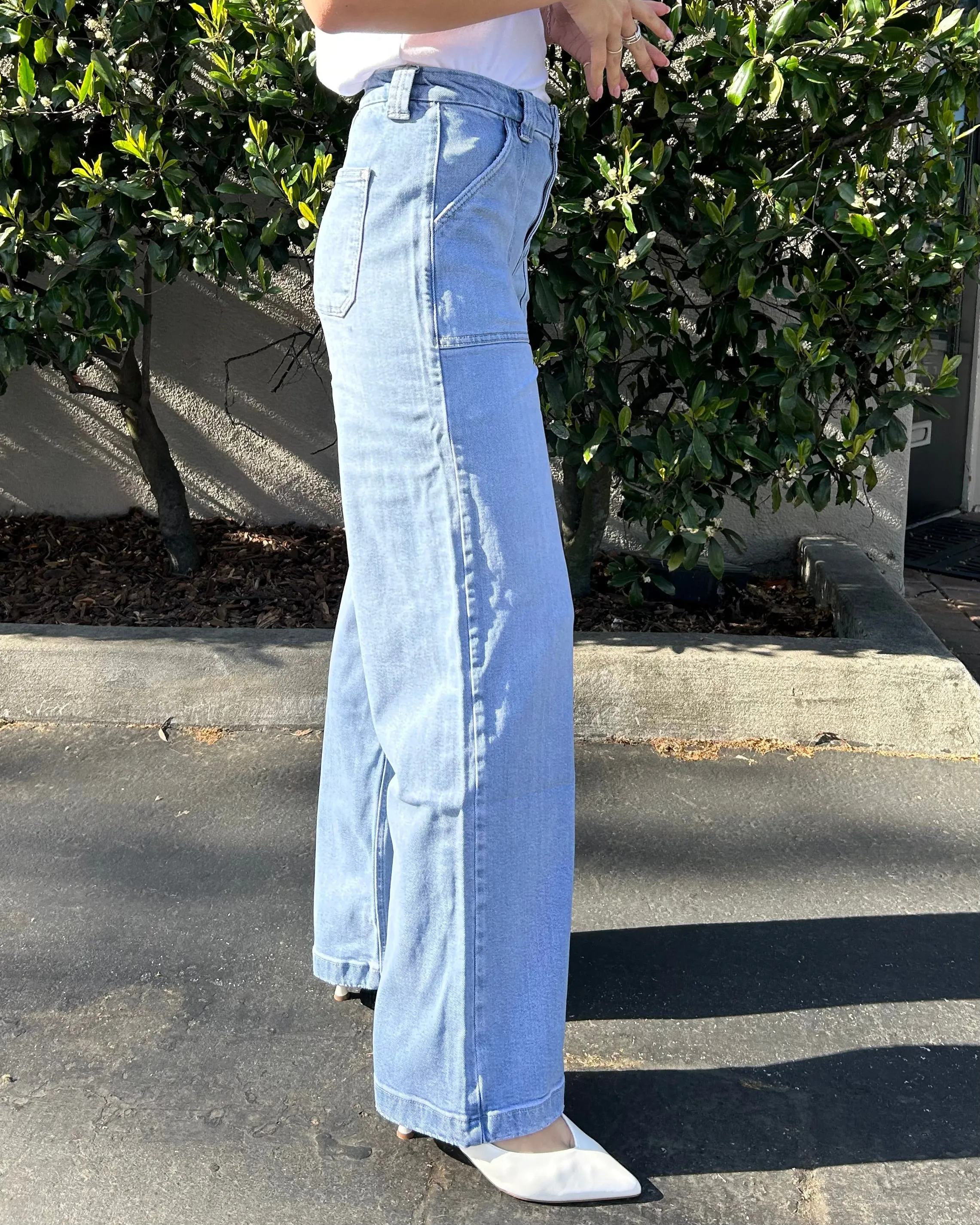 High Rise Wide Leg Jeans - Light Wash